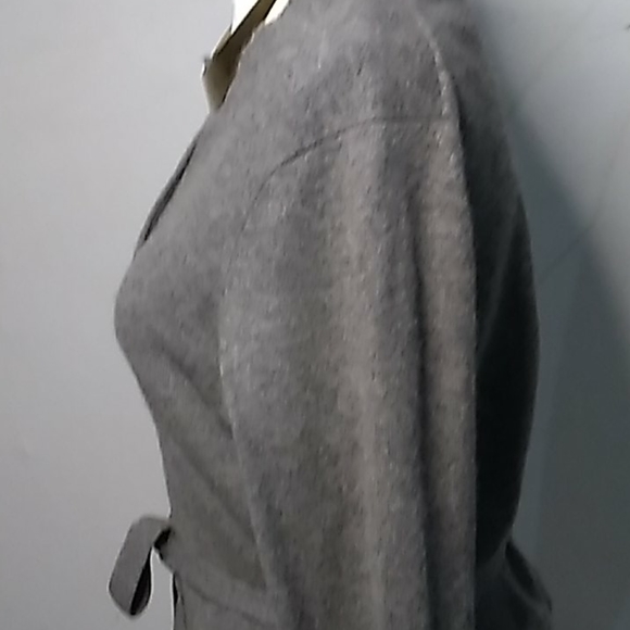 Saks FIFTH AVENUE   cashmere  gray belted sweater sz large - Picture 3 of 14